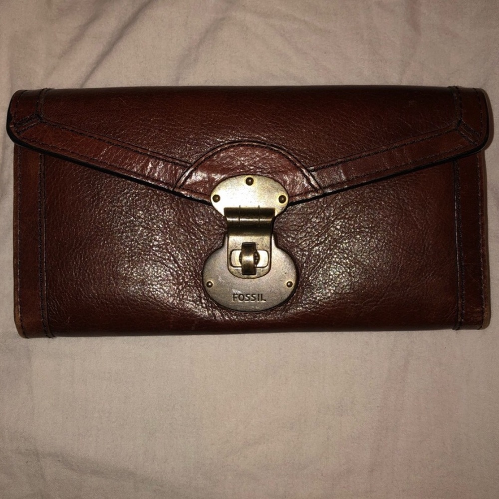 REAL LEATHER WALLET FROM FOSSIL!!